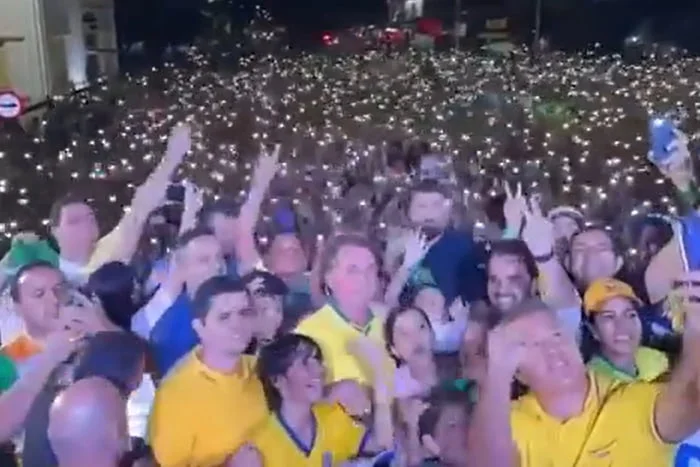 Bolsonaro Recebido por Multidão no Pará e Eduardo Provoca Críticos