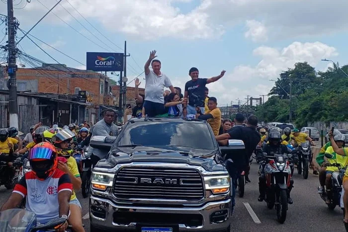 Bolsonaro Afirma Estar Retido em Rodovia do Pará por Bloqueio do MST