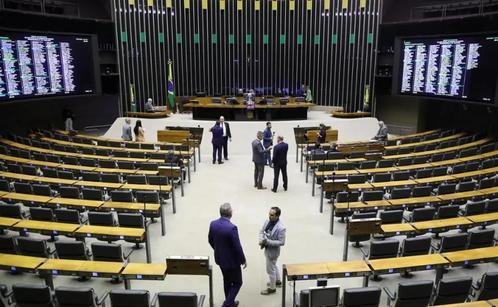 Reforma Tributária: Deputados Negociam Ajustes na Regulamentação em Meio à Pressa para Votar Texto