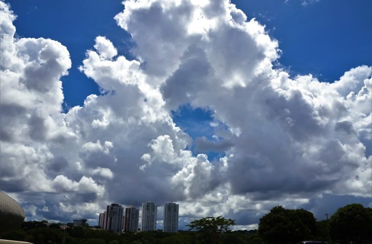 Frente Fria Avança em Mato Grosso do Sul: Espera-se Chuva e Alterações Térmicas na Sexta-feira